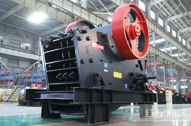 大型破碎石頭的機(jī)器叫什么？有哪些？附圖片