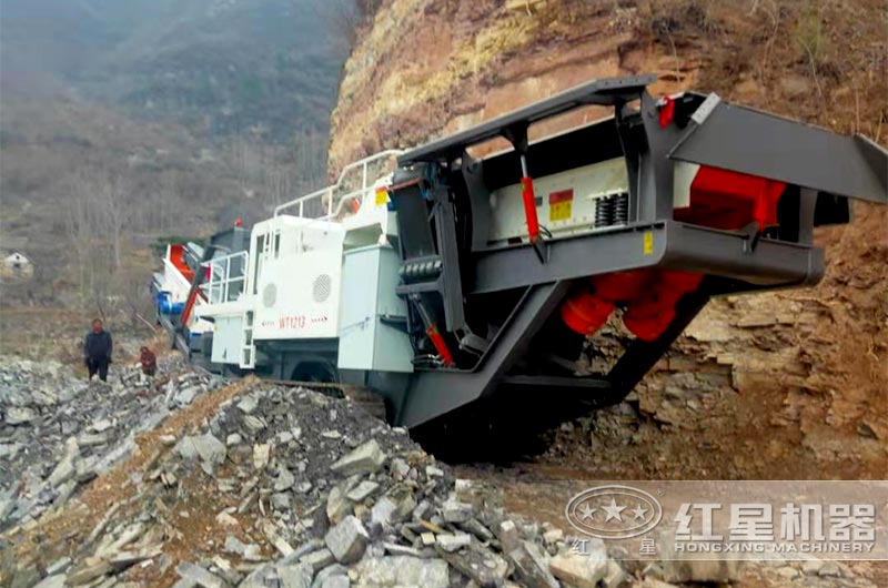 移動破碎機處理隧道廢料的現(xiàn)場 移動破碎機處理隧道廢料的現(xiàn)場