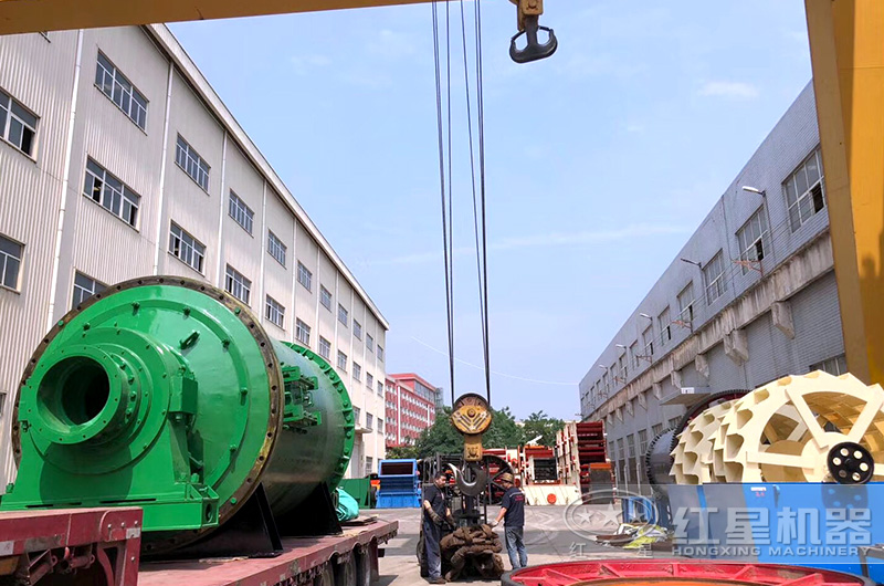 2.2*7.5m的球磨機(jī)廠家實(shí)拍 2.2*7.5m的球磨機(jī)廠家實(shí)拍