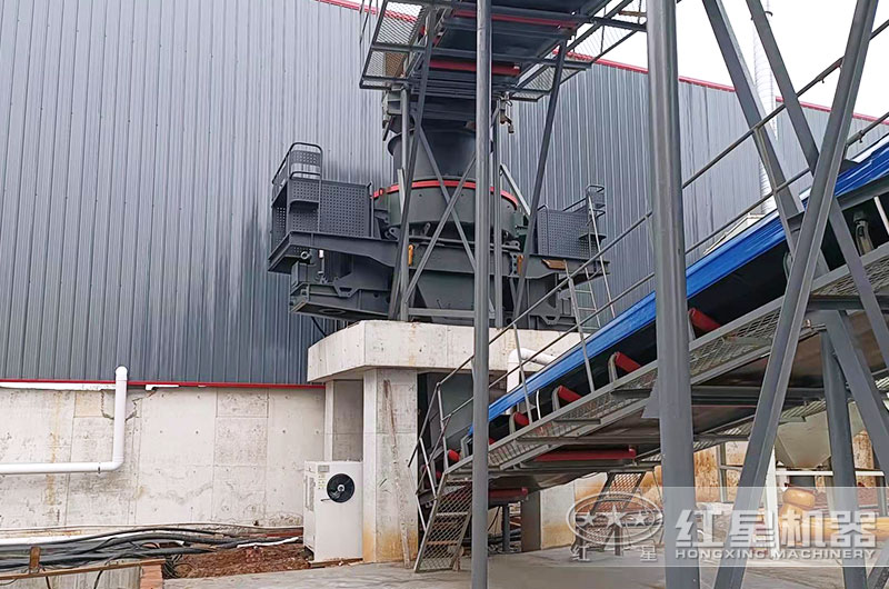 河北客戶石頭制砂機工作現(xiàn)場