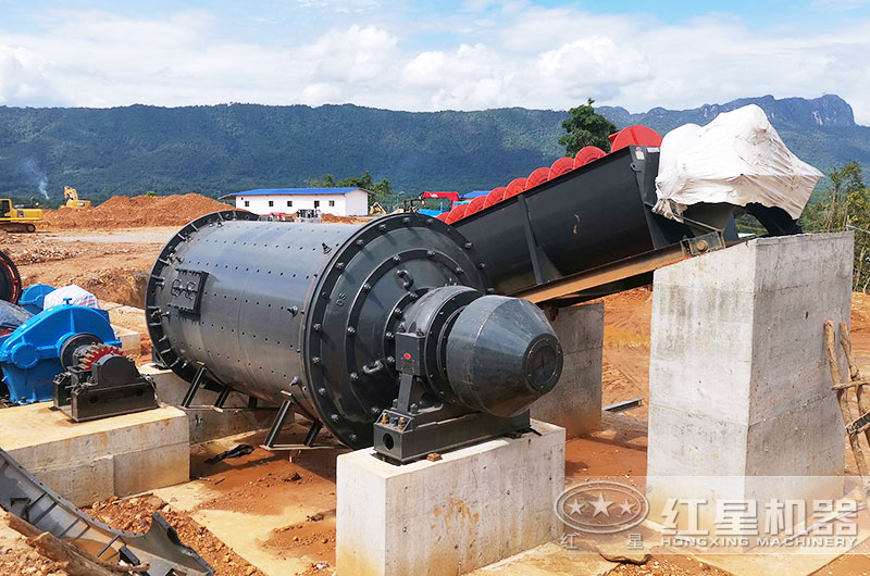 新型球磨機(jī)工作現(xiàn)場(chǎng)圖片 新型球磨機(jī)工作現(xiàn)場(chǎng)圖片