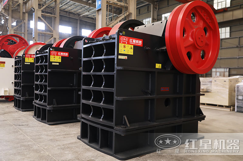 石英石顎式破碎機(jī)圖片 石英石顎式破碎機(jī)圖片