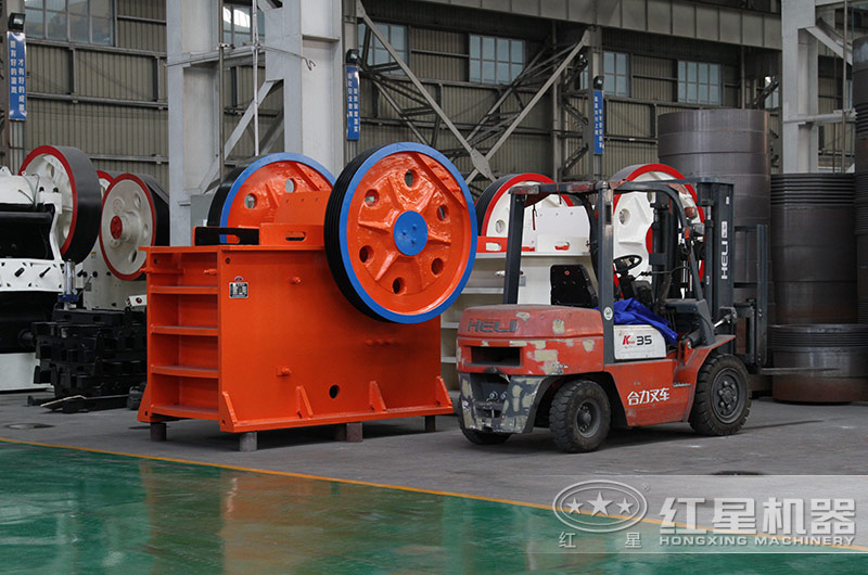 一個采石場投資一套大型鵝卵石破碎生產(chǎn)設(shè)備需要多少錢？