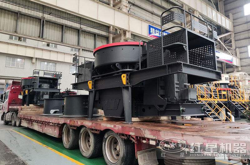 沖擊式破碎機(jī)裝車發(fā)貨中 沖擊式破碎機(jī)裝車發(fā)貨中