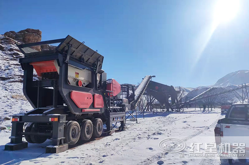 輪胎式移動破碎機工作現(xiàn)場實拍圖 輪胎式移動破碎機工作現(xiàn)場實拍圖