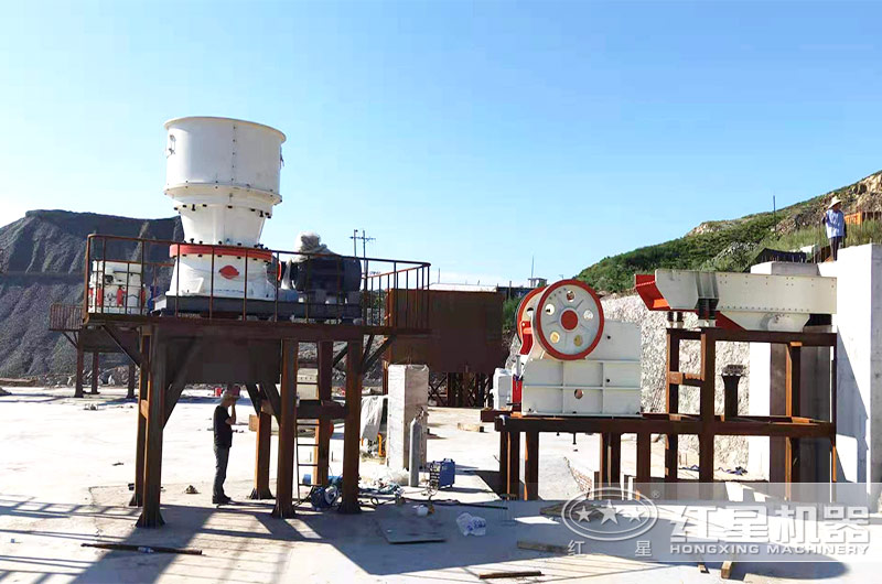 碎石破碎機安裝現(xiàn)場實拍圖 碎石破碎機安裝現(xiàn)場實拍圖