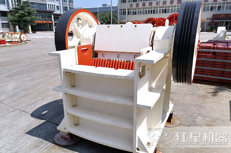 250x1000細(xì)顎破碎機(jī)產(chǎn)量多少？配多大電機(jī)？