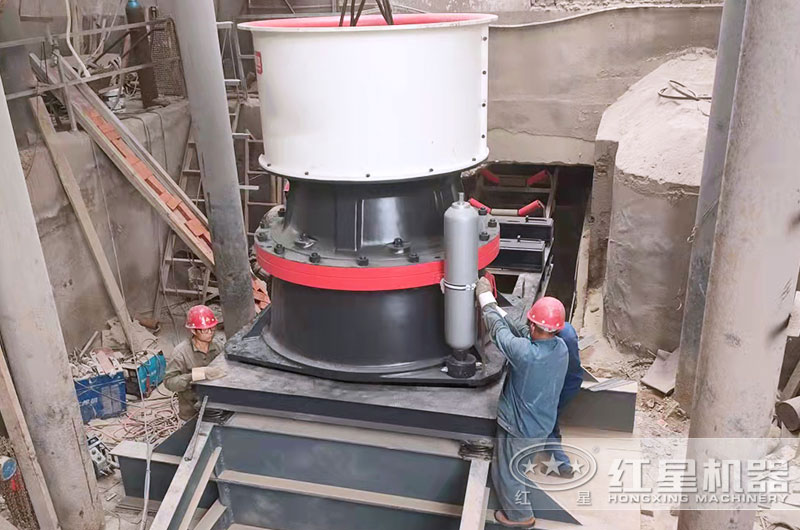 單缸圓錐破工作現(xiàn)場圖 單缸圓錐破工作現(xiàn)場圖