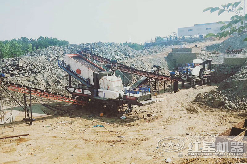 移動式破碎生產線現(xiàn)場圖片 移動式破碎生產線現(xiàn)場圖片