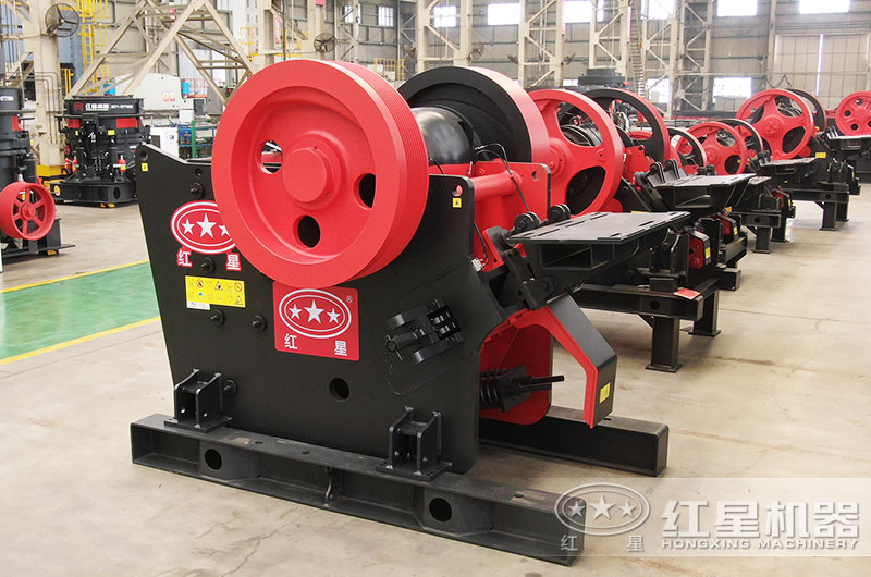 顎式破碎機(jī)圖片 顎式破碎機(jī)圖片