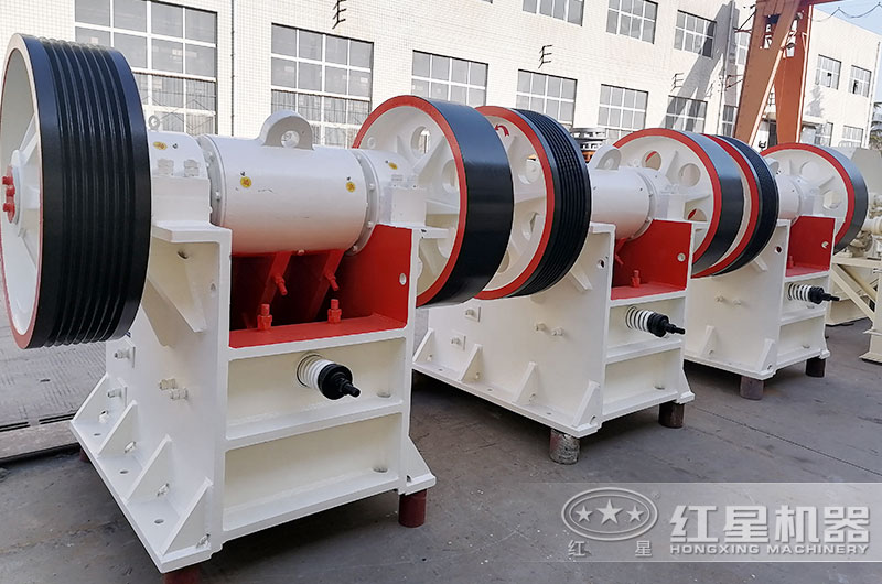 小型石頭顎式破碎機(jī)圖片 小型石頭顎式破碎機(jī)圖片