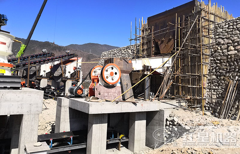 石子破碎機(jī)一臺(tái)多少錢(qián)？時(shí)產(chǎn)量100噸左右