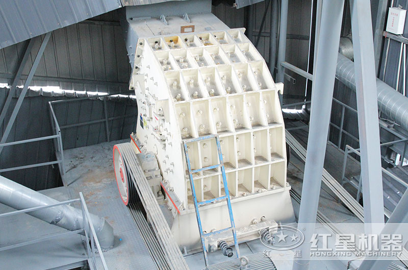 錘式破碎機石灰石破碎現(xiàn)場 錘式破碎機石灰石破碎現(xiàn)場