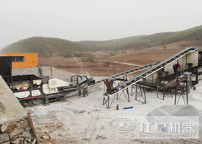 流動(dòng)制砂機(jī)作業(yè)現(xiàn)場(chǎng)