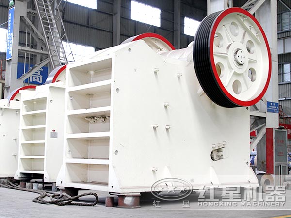 粉碎花崗巖選用750顎破機(jī)，效果不錯(cuò)，性價(jià)比更高