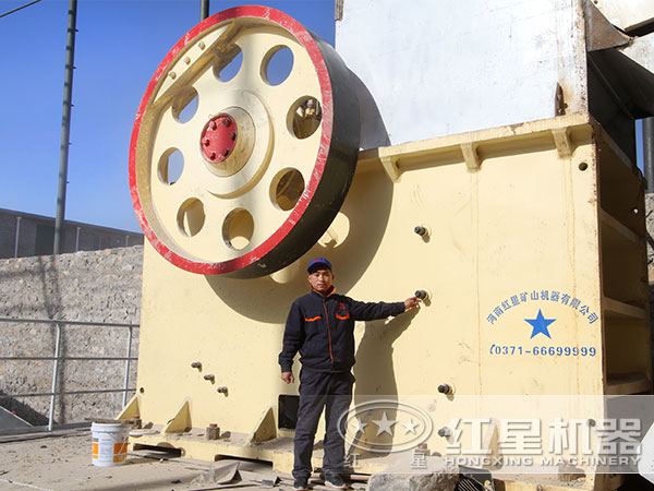 河南紅星技術(shù)人員為用戶進行現(xiàn)場指導