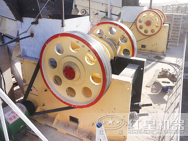 顎式石子磕石機的價格及產量是多少？