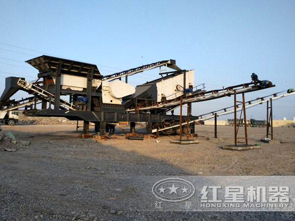 移動鄂式磕石機處理石子時產(chǎn)量多大，需投資多少錢？