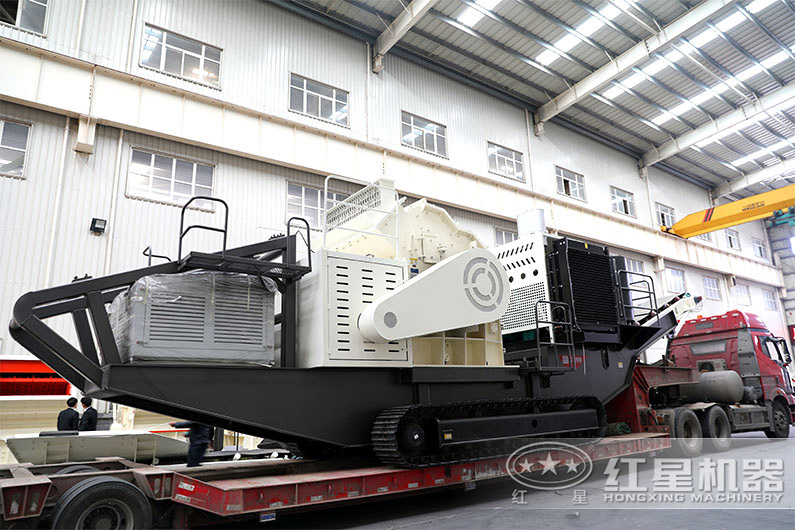 山東又一移動(dòng)河卵石制砂機(jī)裝車發(fā)貨，即將奔赴夜場