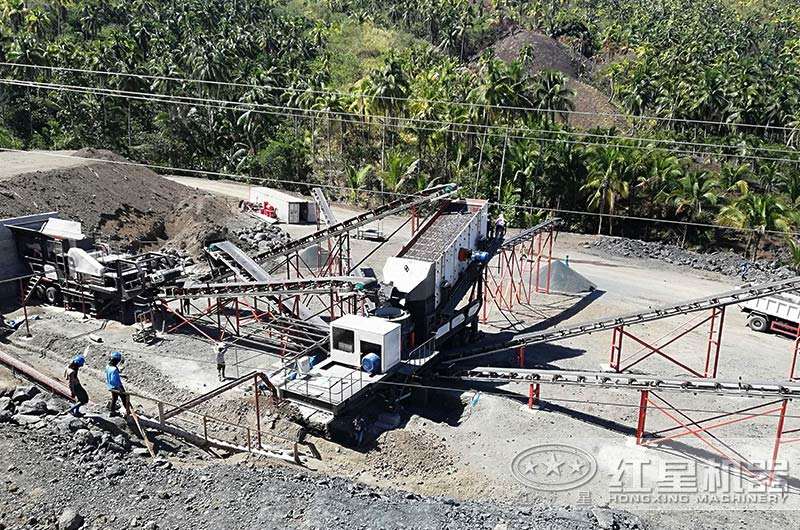 作為頭破設(shè)備的流動(dòng)式鄂破碎機(jī)與流動(dòng)圓錐破碎機(jī)搭配作業(yè)現(xiàn)場