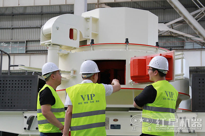 用戶(hù)來(lái)廠(chǎng)考察制沙設(shè)備