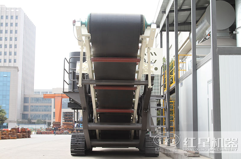 移動(dòng)石子破碎站已經(jīng)開去躲雨了，您的砂石設(shè)備還泡在水里嗎？