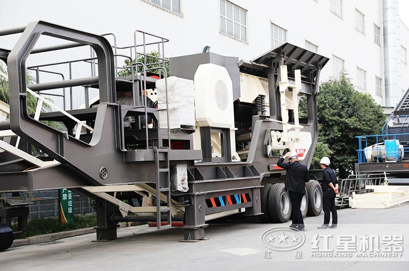 用戶(hù)來(lái)廠參觀考察汽車(chē)移動(dòng)破石機(jī)