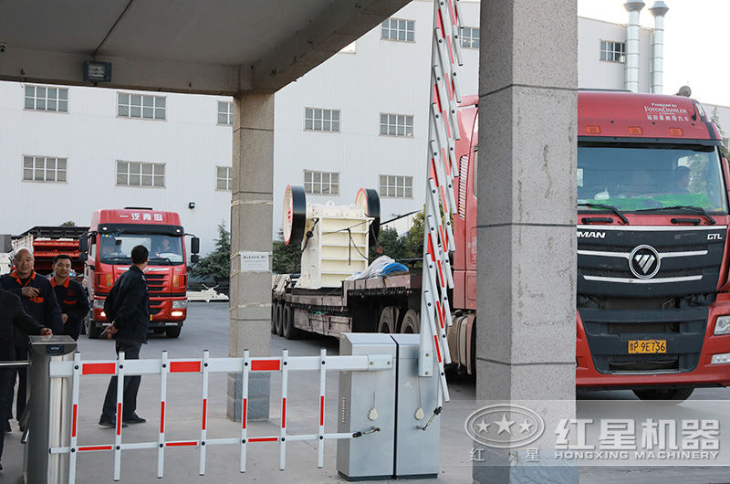 時(shí)產(chǎn)30-300噸的石料、石塊碎石機(jī)一套多少錢？