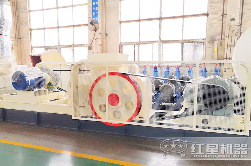 對輥破破碎機(jī)生產(chǎn)車間