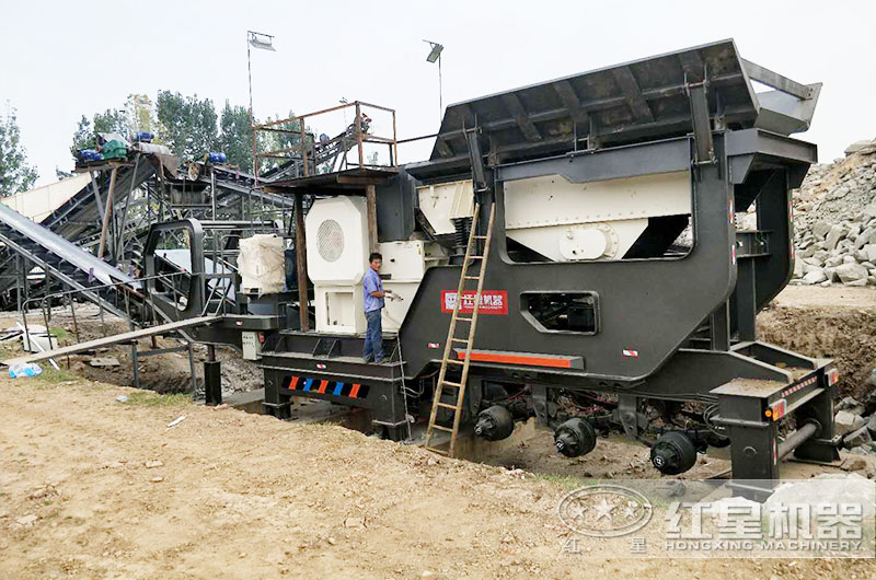 武漢顎式移動(dòng)破碎機(jī)生產(chǎn)現(xiàn)場