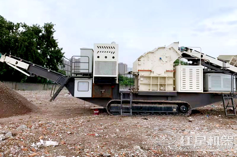 移動細碎機制砂生產(chǎn)現(xiàn)場