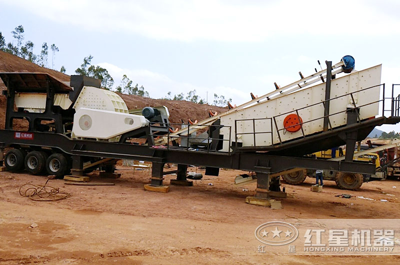 一次成型移動錘式砂石機生產(chǎn)現(xiàn)場