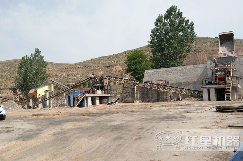 破碎玄武巖用什么機(jī)器好？整條生產(chǎn)線還需要哪些設(shè)備？