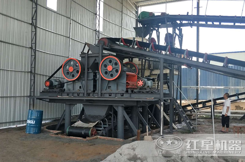 顎式碎裂設(shè)備的顎板有什么作用？宜采用哪種材料制作？