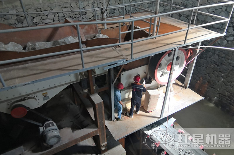 瀝青混凝土用輝綠巖還是玄武巖？鄂式破碎機(jī)碎輝綠巖怎樣？